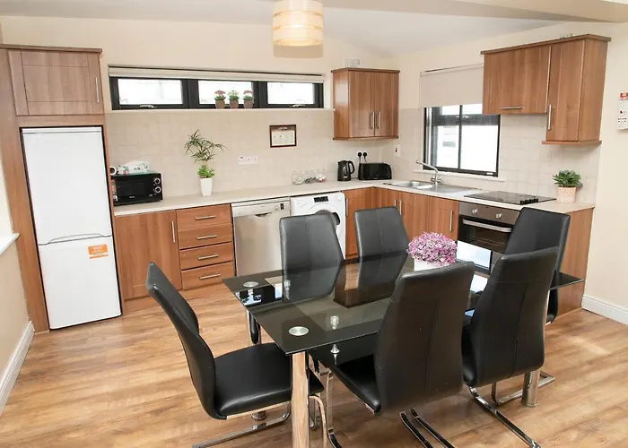 Arch House & 4*