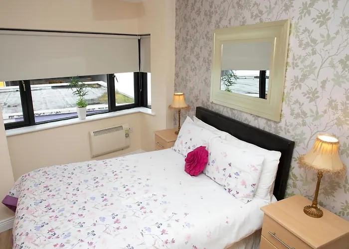 Arch House & Bed and breakfast