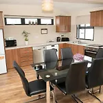 Arch House & 4*