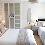 Arch House & 4* آثلون