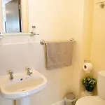 Arch House & 4*