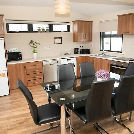 Arch House & 4*