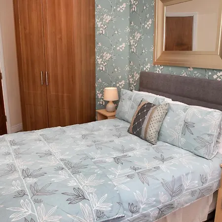 Arch House & Bed and Breakfast