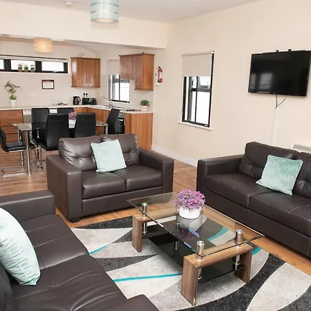Arch House & 4*