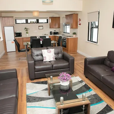 Arch House & 4*