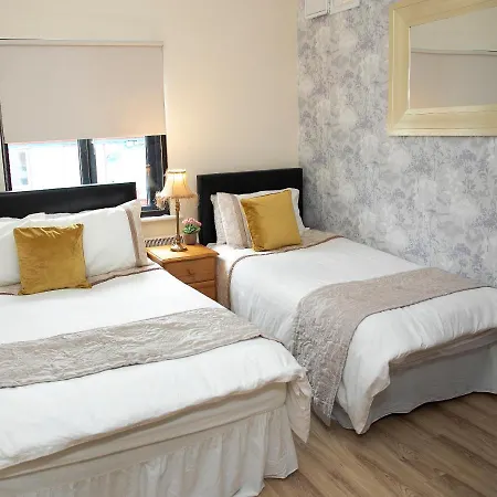 Arch House & Bed and Breakfast Άθλον