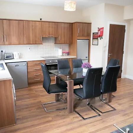 Arch House & 4*