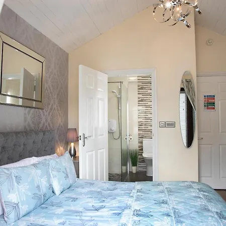 Arch House & 4*