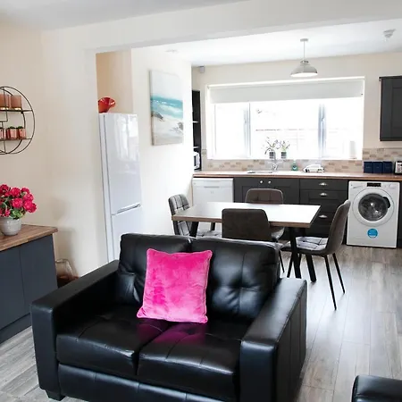 Arch House & 4*