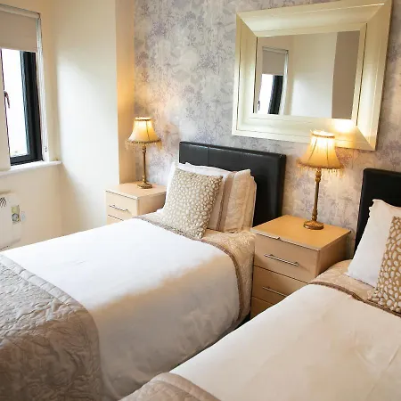 Arch House & Bed and Breakfast Άθλον