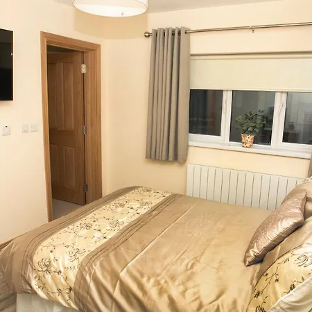 Arch House & 4* آثلون