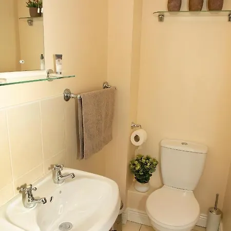 Arch House & 4*