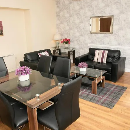Arch House & 4*