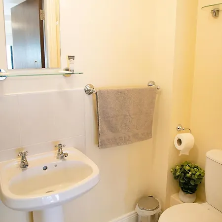 Arch House & 4*
